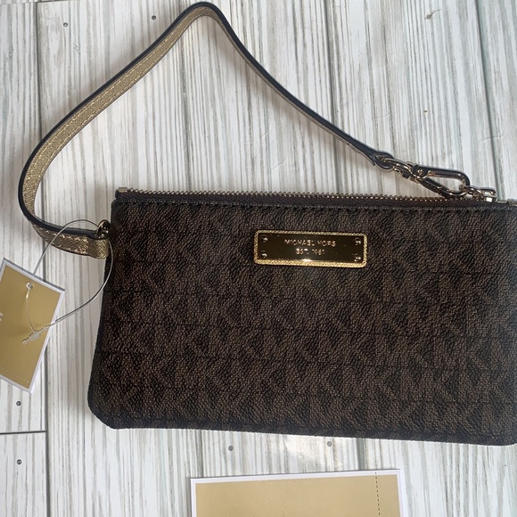 Michael Kors Wristlet New in Box with tags - Picture 7 of 11
